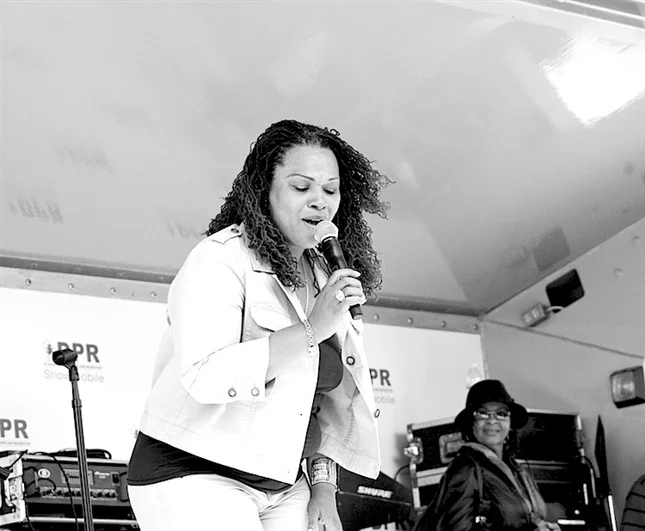 Wendy Hicks, Live Performer