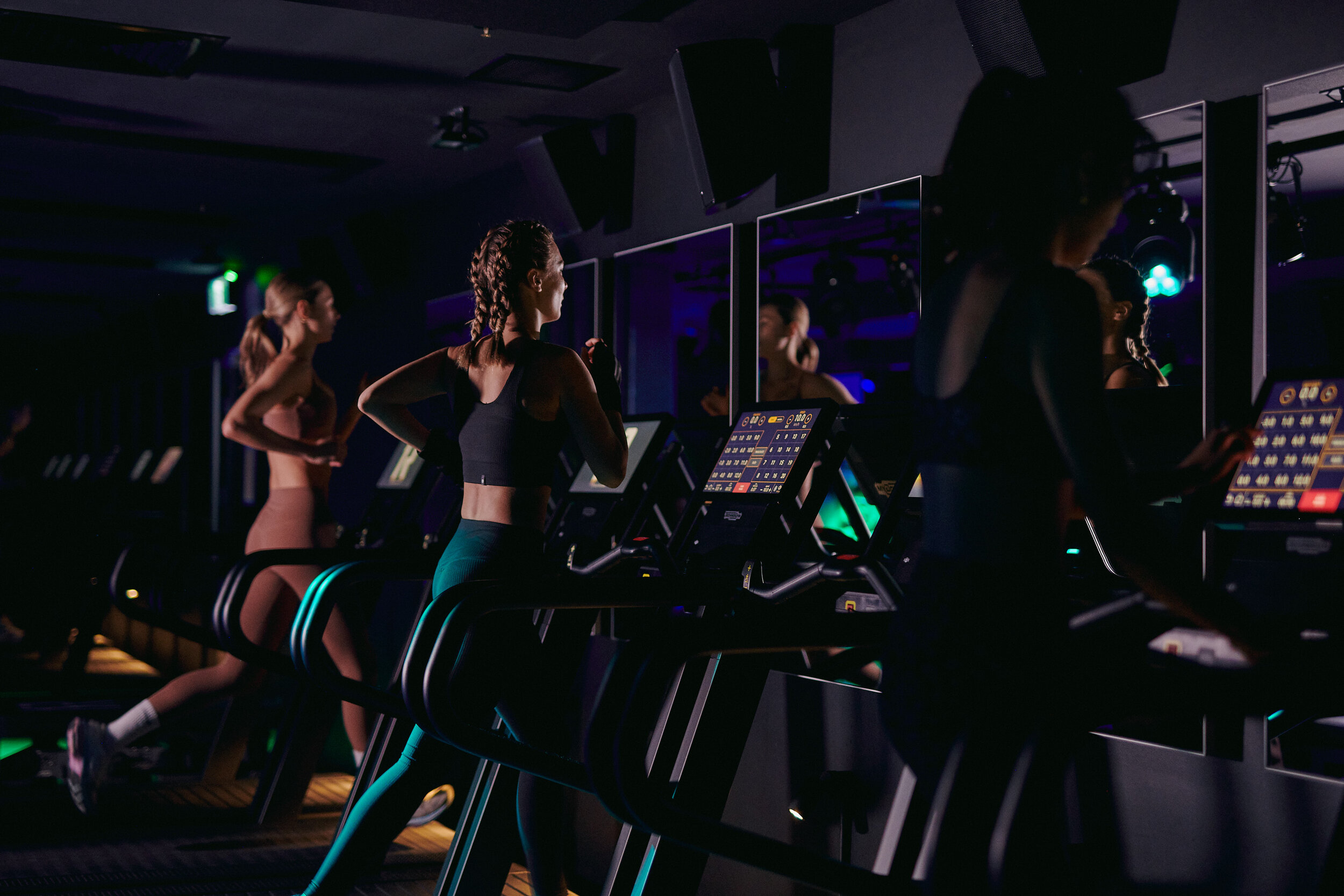 1R x Stylerunner_Simon Shiff_0 10.jpg