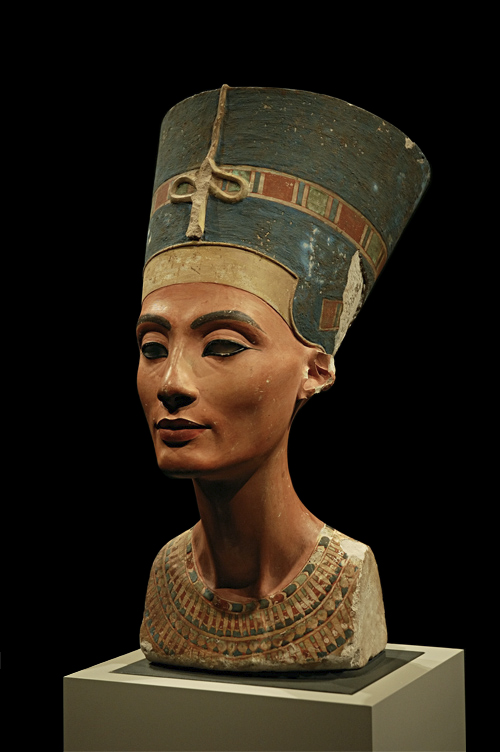A bust if Nefertiti in Neues Museum, Berlin. By Arkadiy Etumyan - Own work, CC BY-SA 3.0, Licence