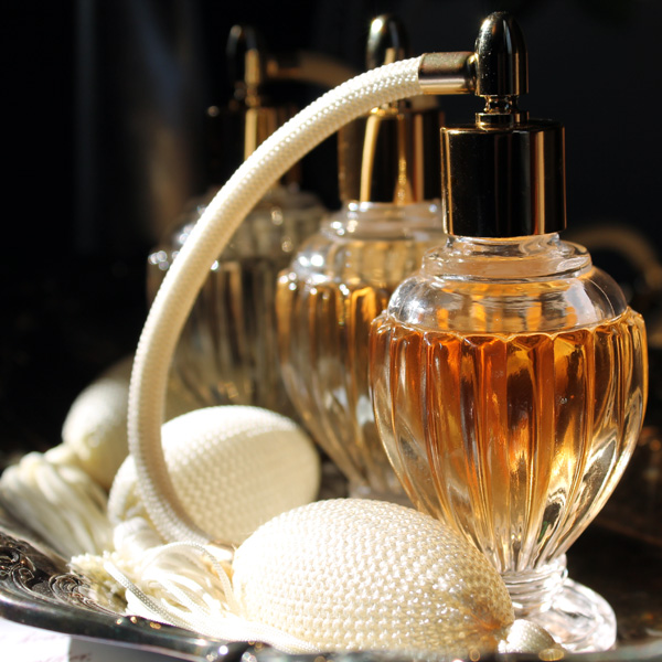 Image by Angela Andriot - Vetiver Aromatics