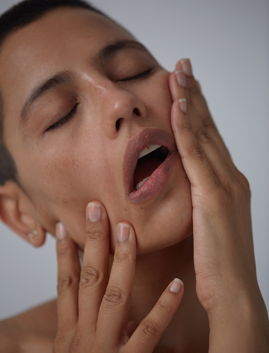 Skin: Vanderohe No.1 Nourishing Face Serum , Ruby's Organics Brightening Cream Concealer in Neutral