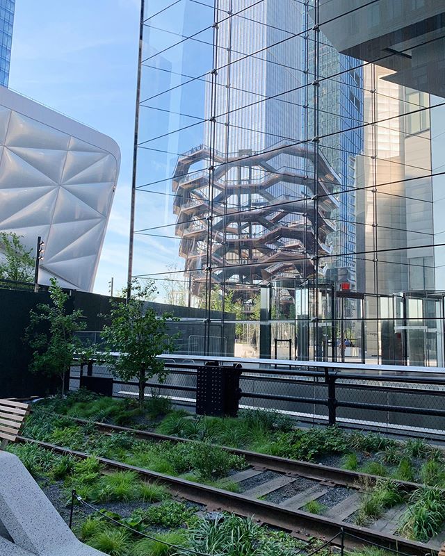 In NYC the other day and was in awe with this Vessel. A see through perspective from high line.
.
.
.. #thevessel #vesselnyc
