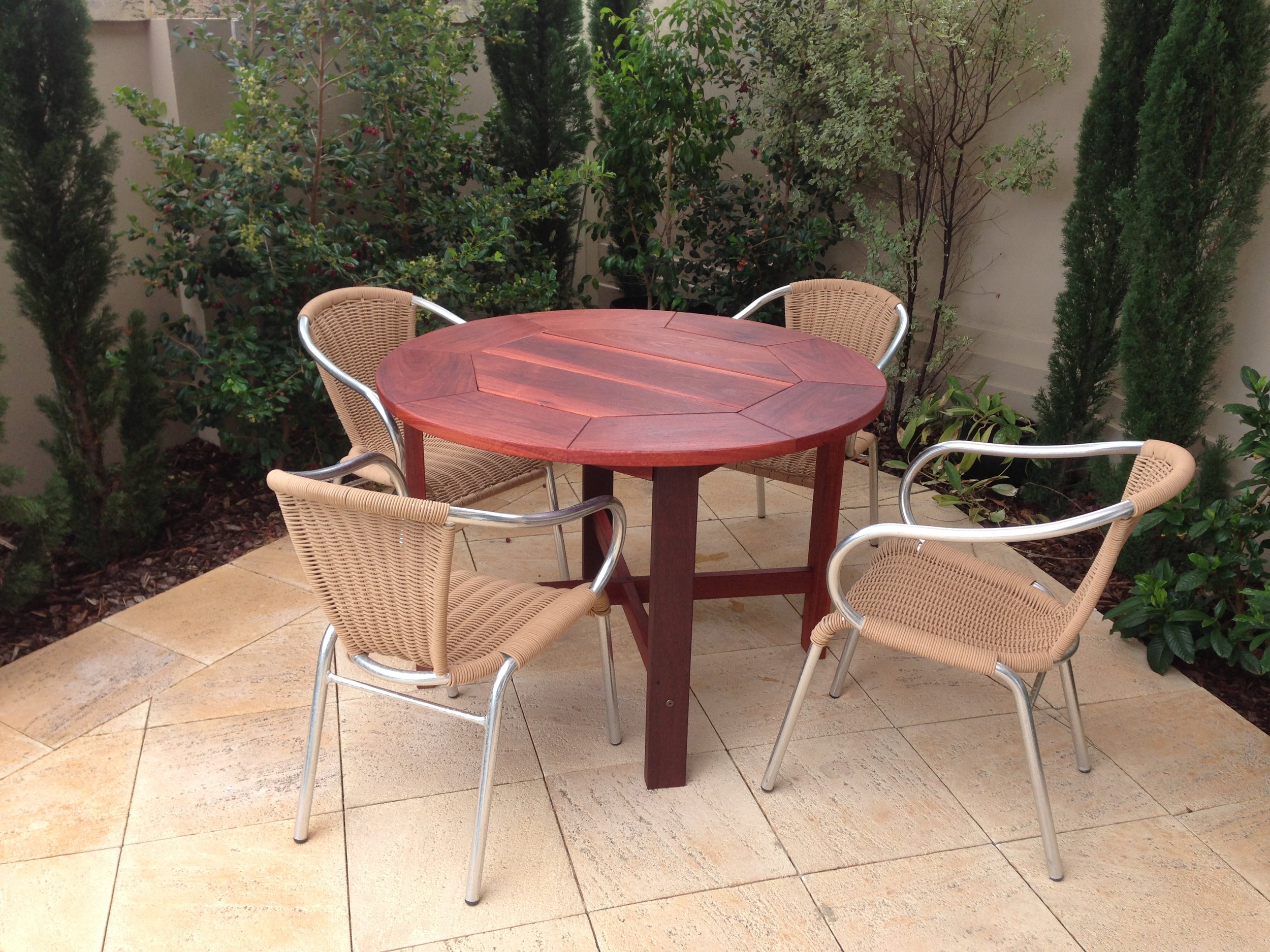  Round tables can be made at any size to suit your space - we have made round tables from 900mm for a balcony to 2200mm in diameter for a large family who regularly get together.&nbsp; 