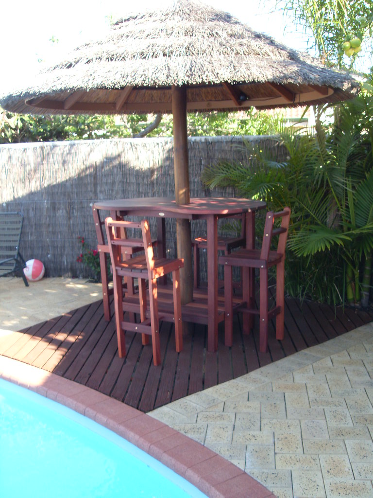 This bar set had to fit a tight space and was made to fit around the pole - it mimicked the shape of the pool. Our bar sets can be made in Accoya for a no maintenance option.&nbsp; 