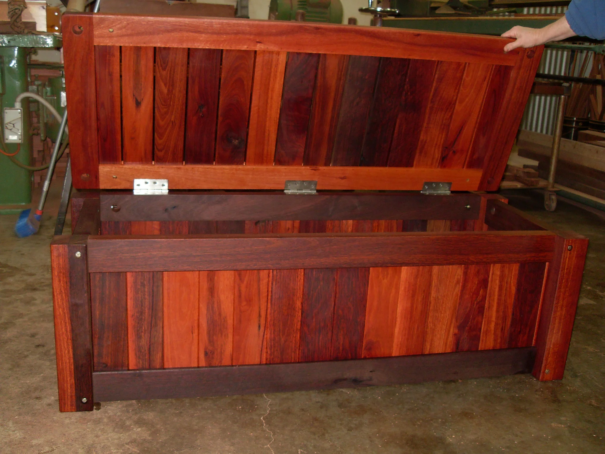 c26 Outdoor storage bench heavy duty.JPG
