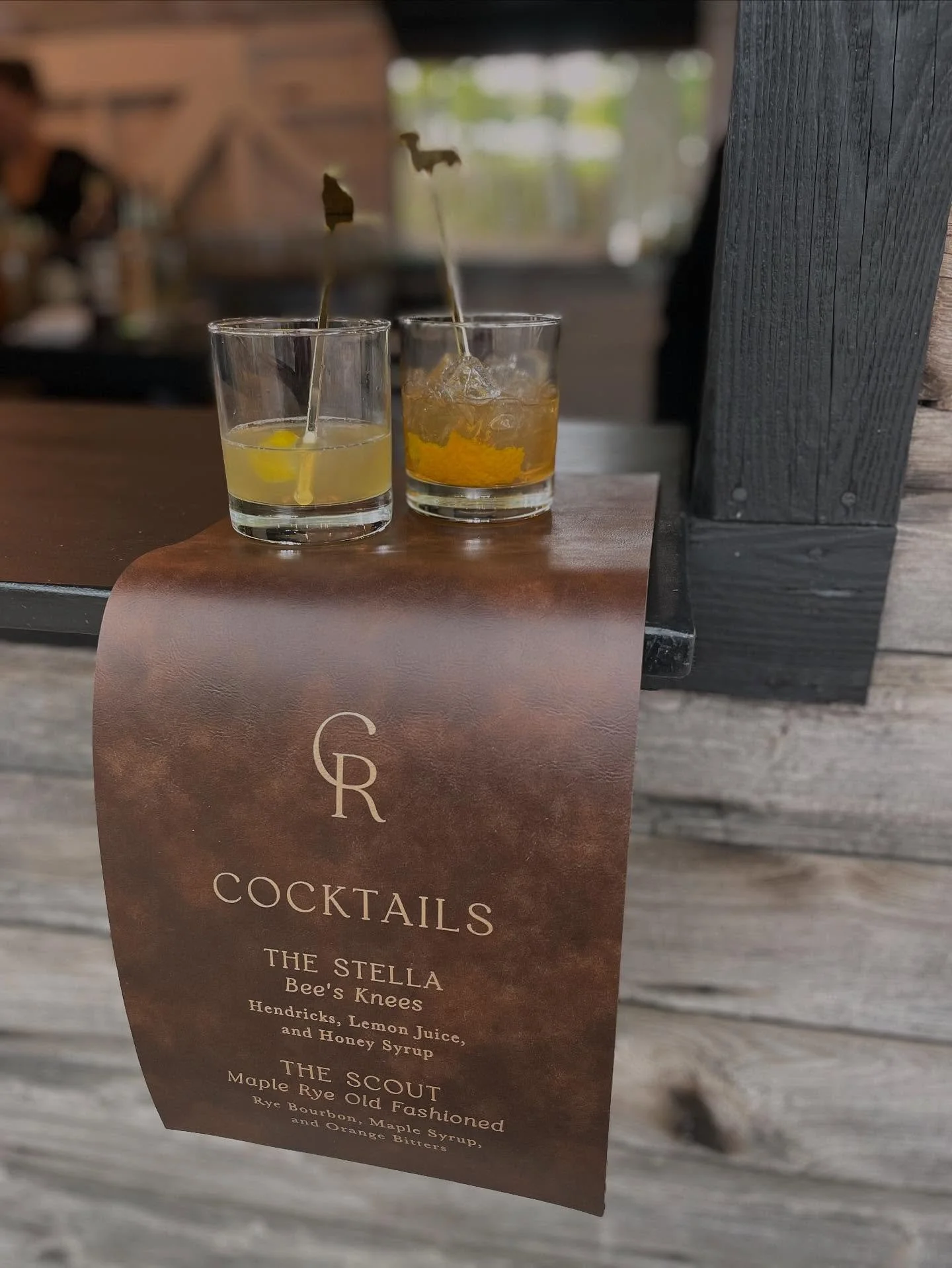 Still thinking about C + R&rsquo;s special day earlier this month at The Foxglove Farm 🤍
The barn looked beautiful, and their signature cocktails fit the night perfectly. 🍂🥃✨