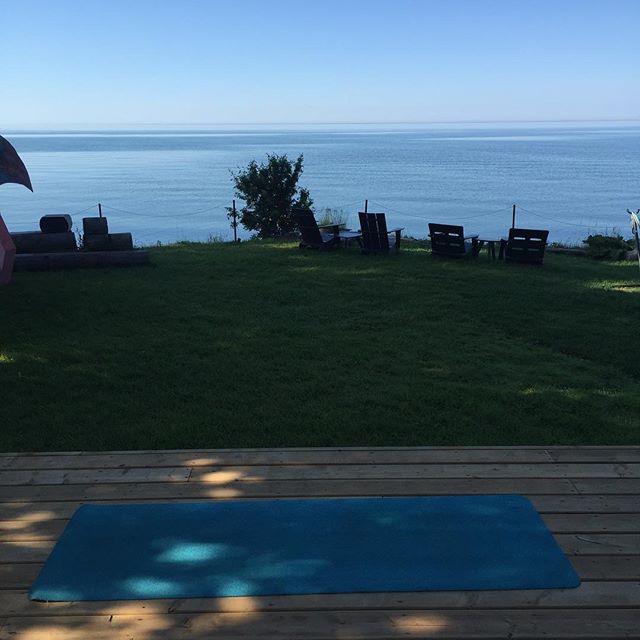 Beautiful morning for some yoga by the lake @drakedevonshire #drakebythelake #pec #pecyoga #countyup #yogaeverydamnday