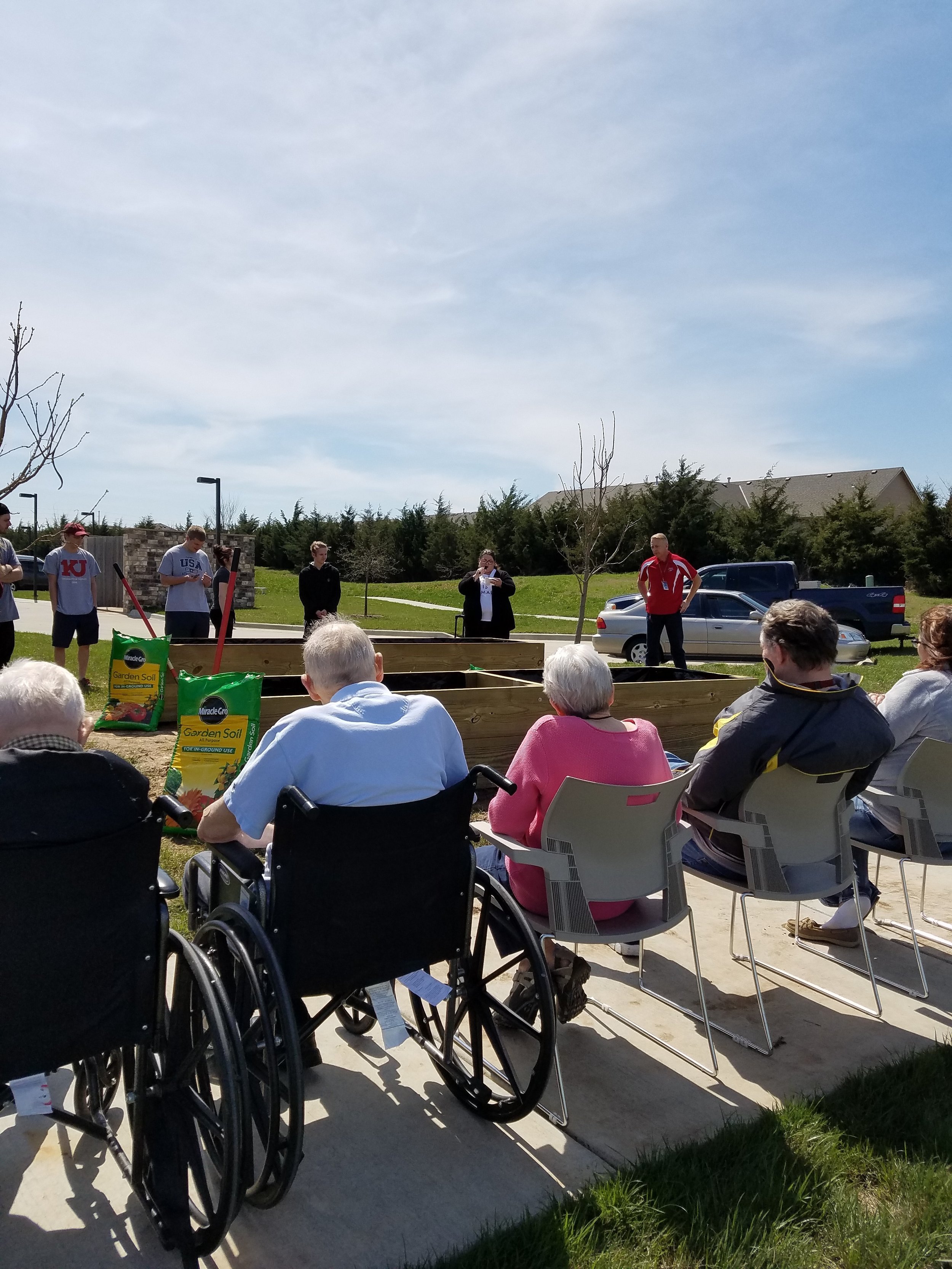 Maize Students Volunteering at The Oxford Retirement Community