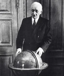 Cyrus Eaton globe.jpg