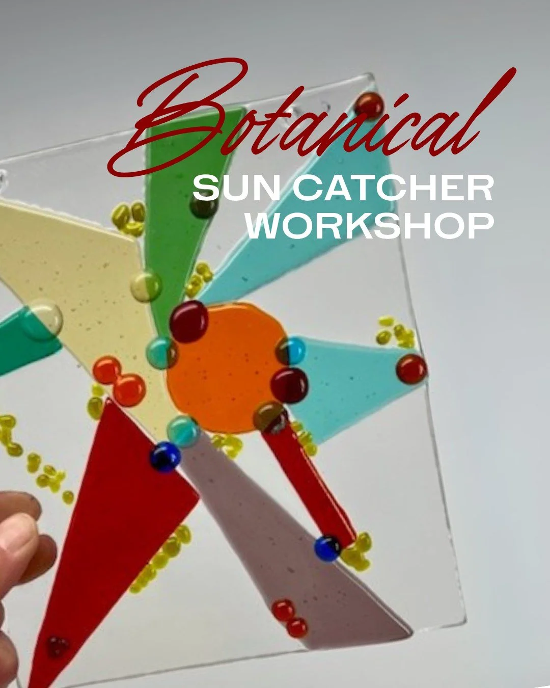 🌿✨ Botanical Sun Catcher Workshop ✨🌞
Ready to bring a little light and creativity into your life? Join us at Madacsi Studios in Garden City for a fun and inspiring glass art workshop! Whether you're flying solo or planning a creative outing with fr