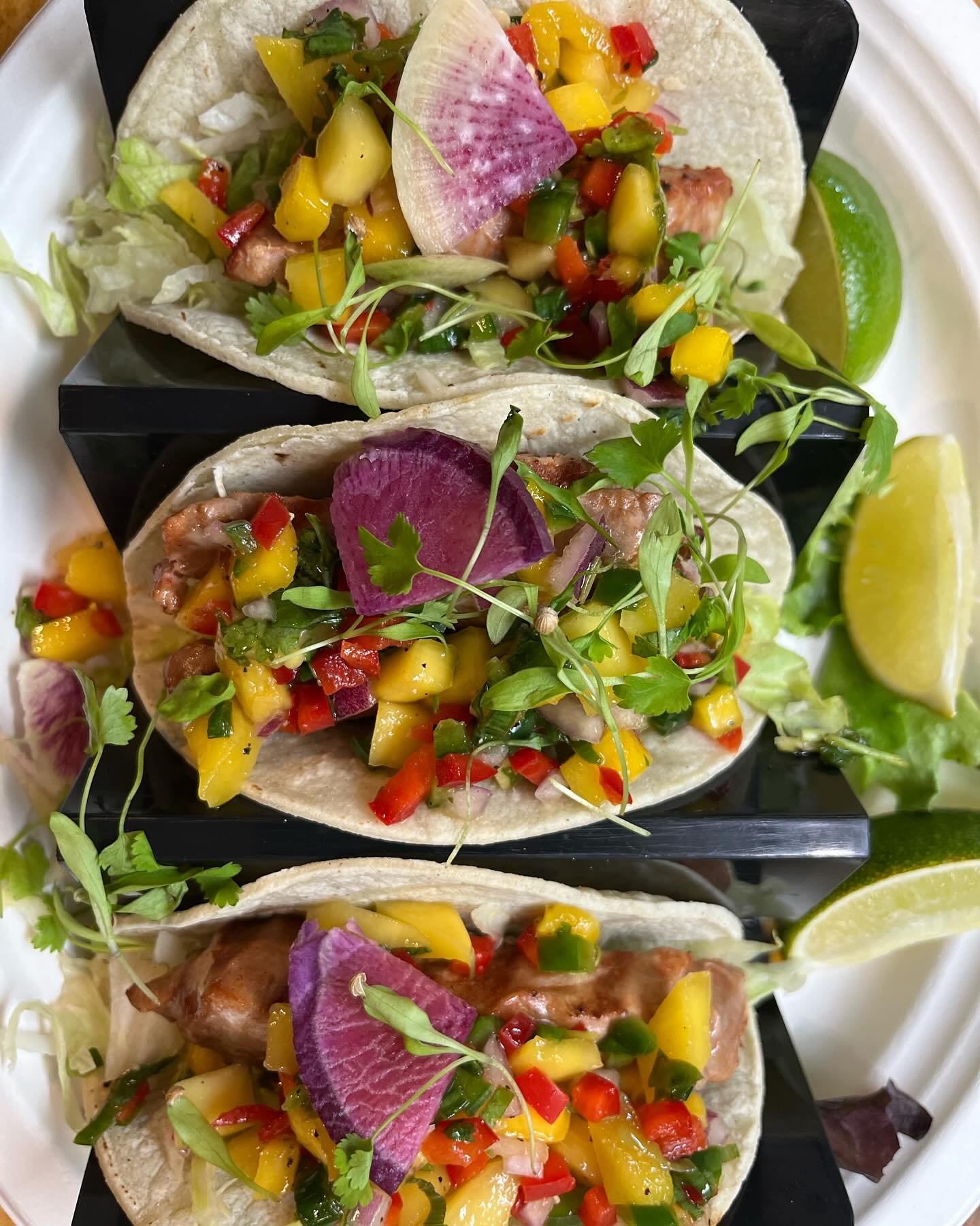 Blackened Tuna Tacos with Mango Salsa 💃🏿 🥭