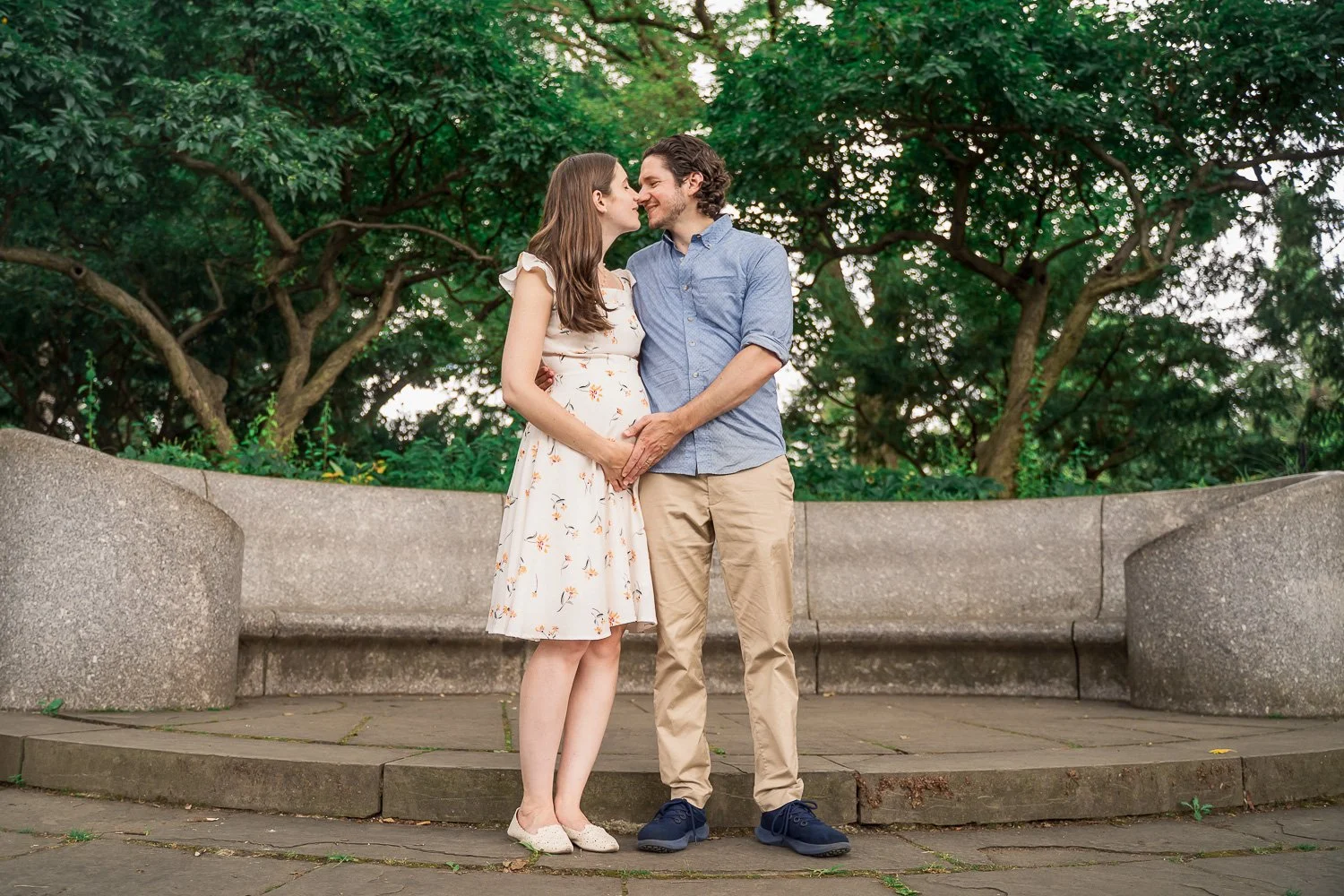 Central-Park-NYC-Shakespeare-garden-maternity-pregnancy-shoot-13.jpg
