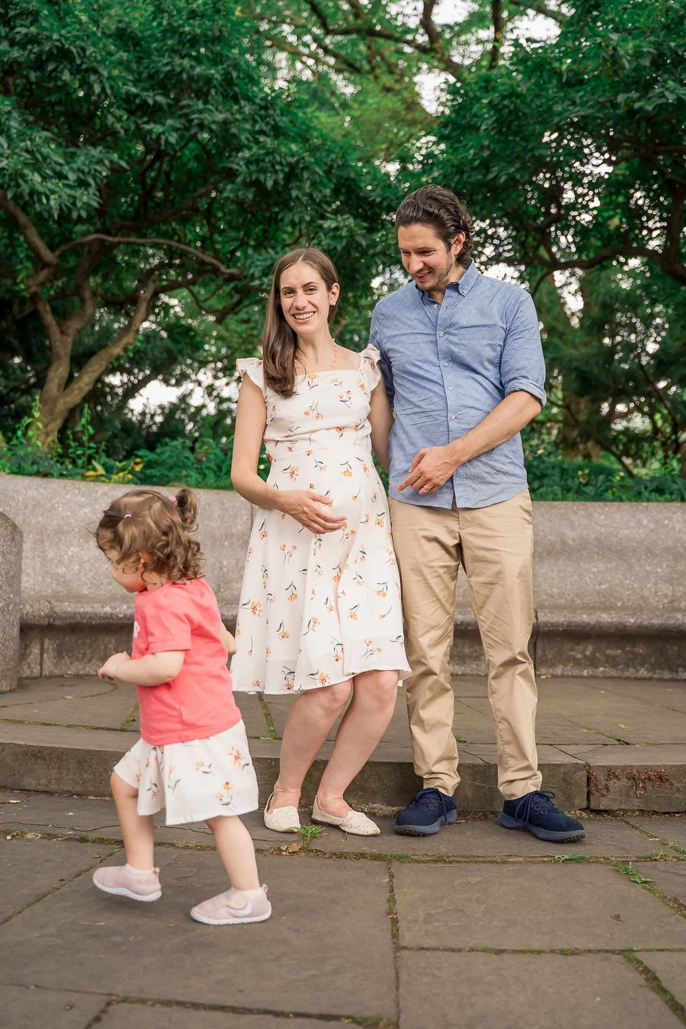 Central-Park-NYC-Shakespeare-garden-maternity-pregnancy-shoot-14.jpg