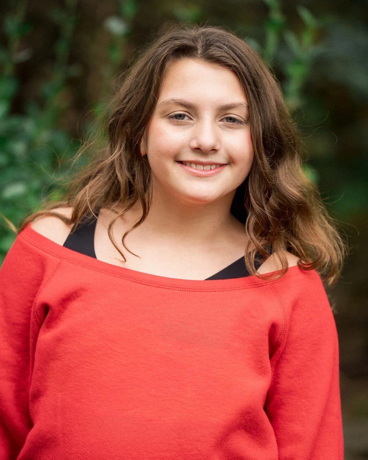 18-teresa-mansbach-older-girl-smiling-for-an-outdoor-portrait-south-orange-nj-id-051.jpg