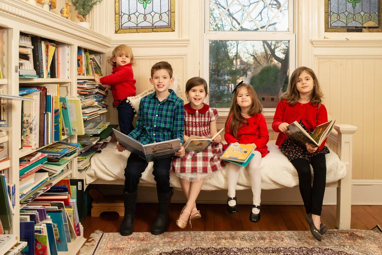 03-teresa-mansbach-five-siblings-seated-with-books-in-a-bright-room-cranford-nj-id-104.jpg