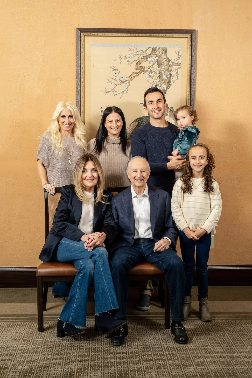 11-teresa-mansbach-multigenerational-family-gathered-indoors-shackamaxon-country-club-scotch-plains-nj-id-008.jpg