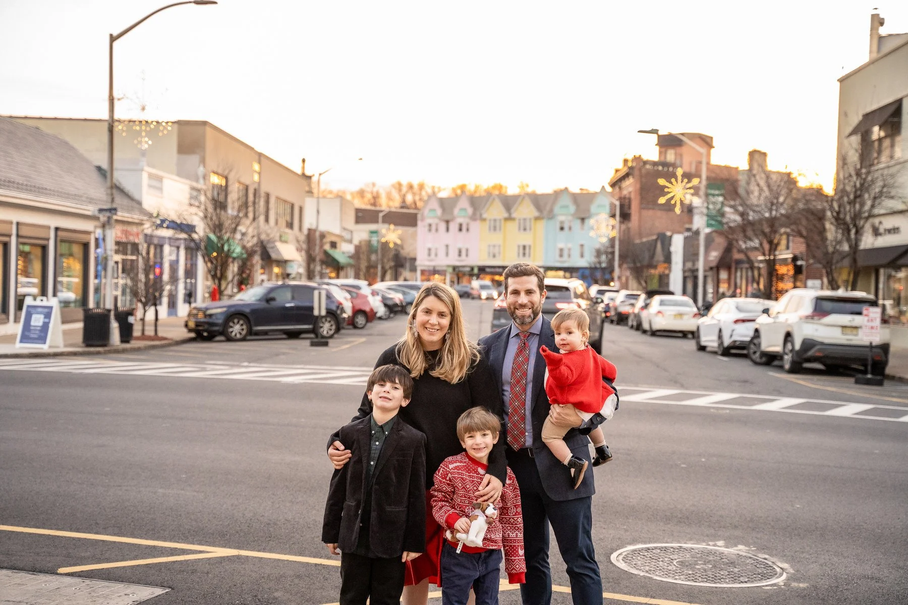 11-teresa-mansbach-family-with-three-children-on-a-downtown-street-westfield-nj-id-094.jpg