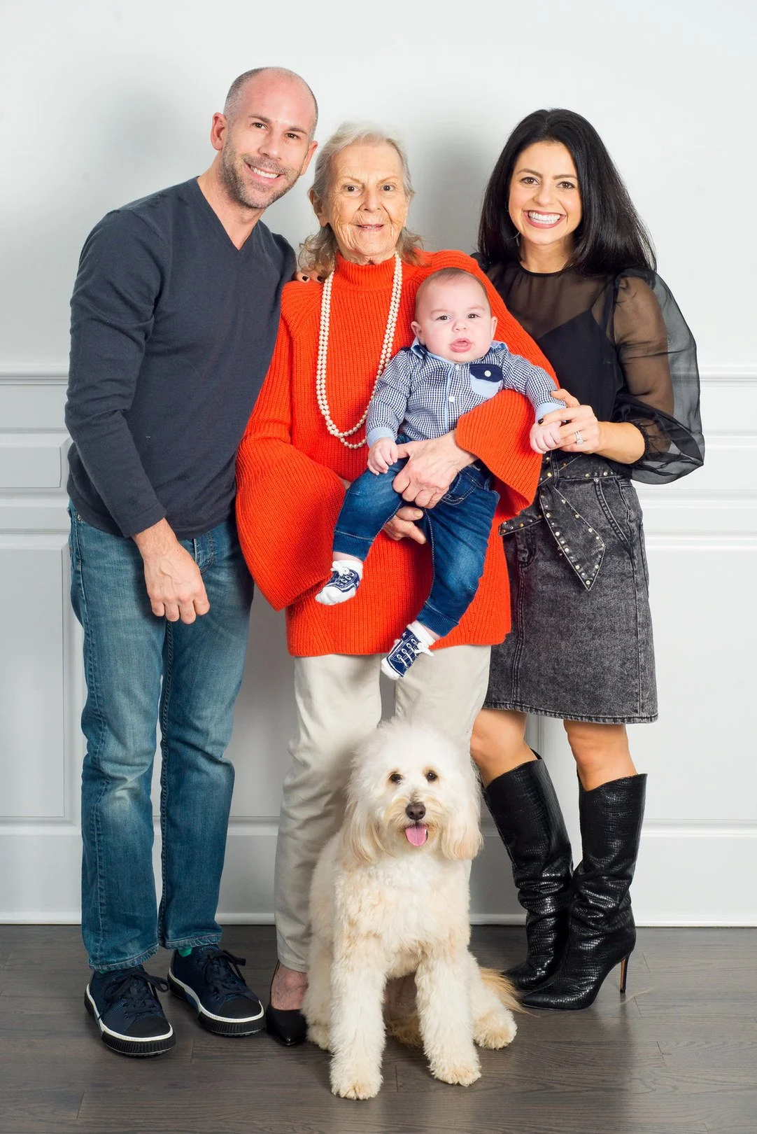 12-teresa-mansbach-parents-and-grandmother-with-a-baby-and-two-dogs-indoors-westfield-nj-id-109.jpg