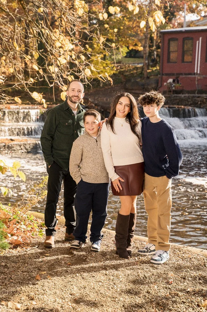 14-teresa-mansbach-parents-with-two-older-sons-beside-a-river-in-autumn-id-089.jpg