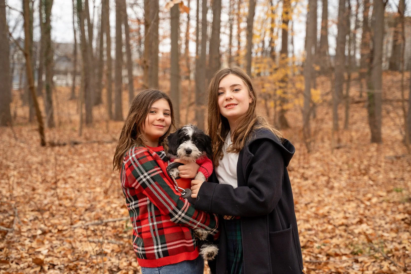 20-teresa-mansbach-two-teenage-sisters-holding-their-small-dog-in-the-woods-id-026.jpg