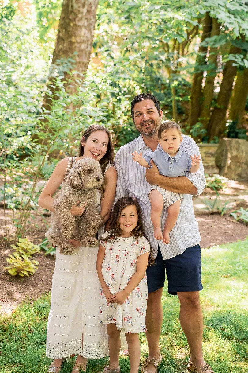 11-teresa-mansbach-family-with-two-children-and-a-dog-in-a-garden-id-213.jpg