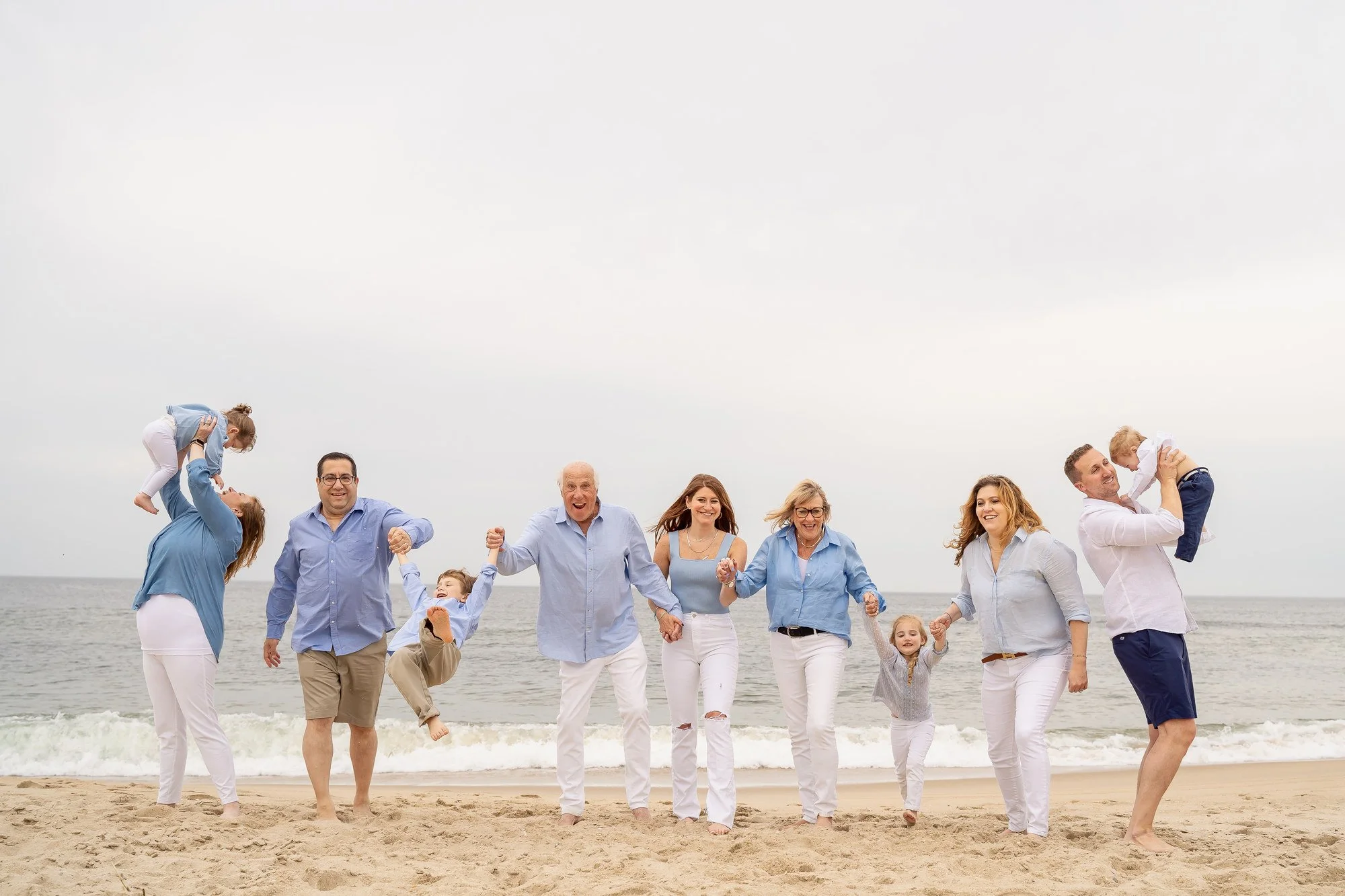 04-teresa-mansbach-large-extended-family-playing-together-at-the-beach-id-188.jpg
