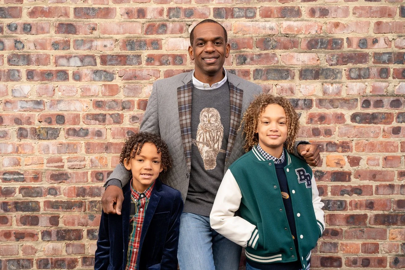 20-teresa-mansbach-father-with-two-older-children-against-a-brick-wall-westfield-nj-id-054.jpg