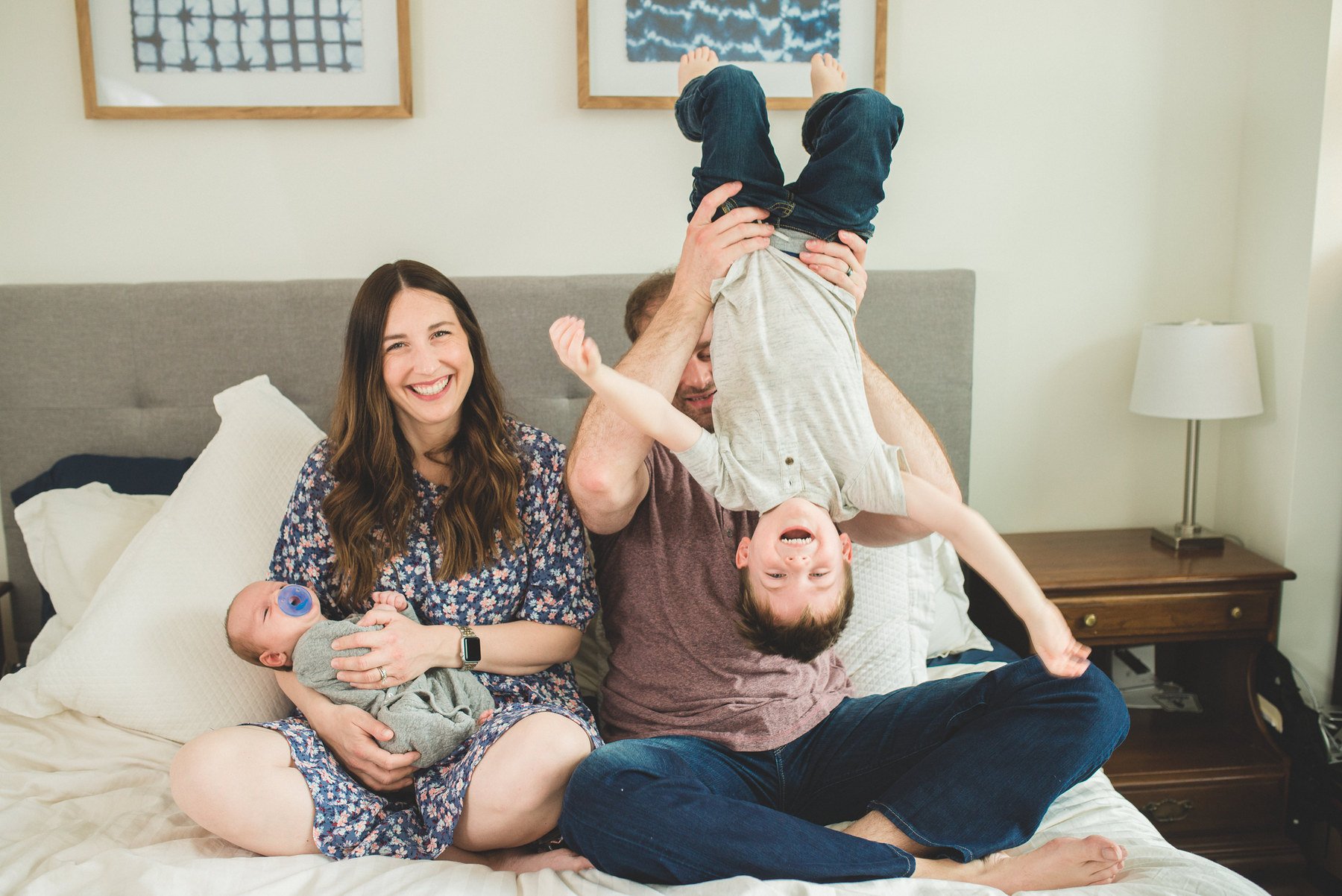 03-teresa-mansbach-parents-playing-with-their-baby-and-older-son-at-home-id-234.jpg