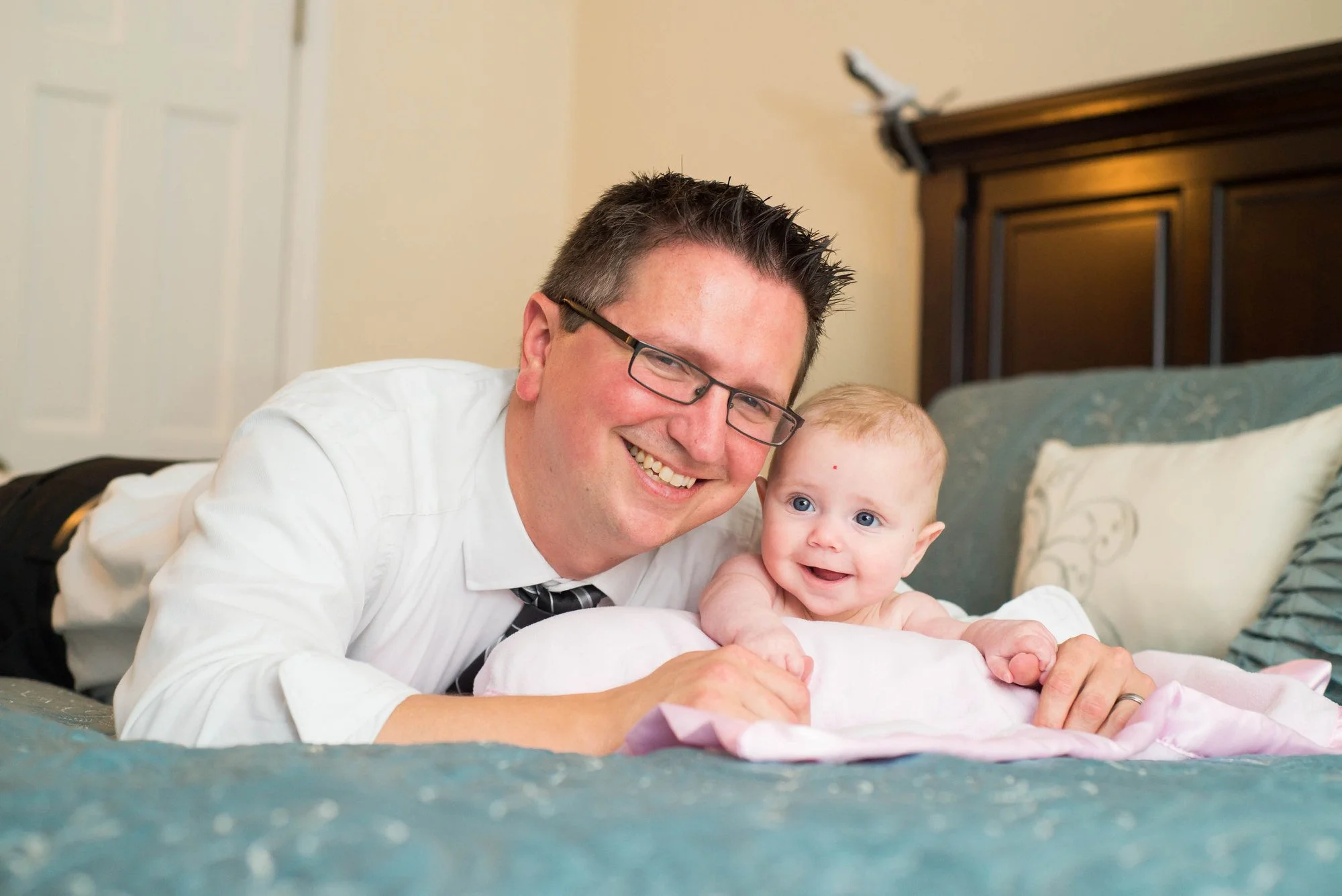 10-teresa-mansbach-father-smiling-beside-his-baby-at-home-id-128.jpg