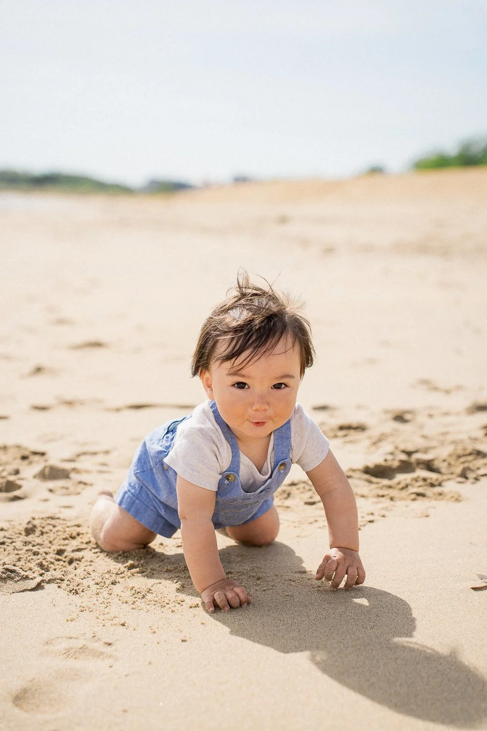 10-teresa-mansbach-baby-crawling-on-a-sandy-beach-id-205.jpg