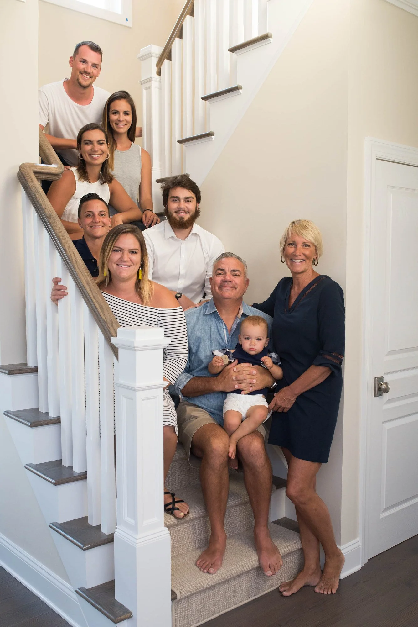 16-teresa-mansbach-multigenerational-family-posed-on-a-staircase-lavallette-nj-id-113.jpg