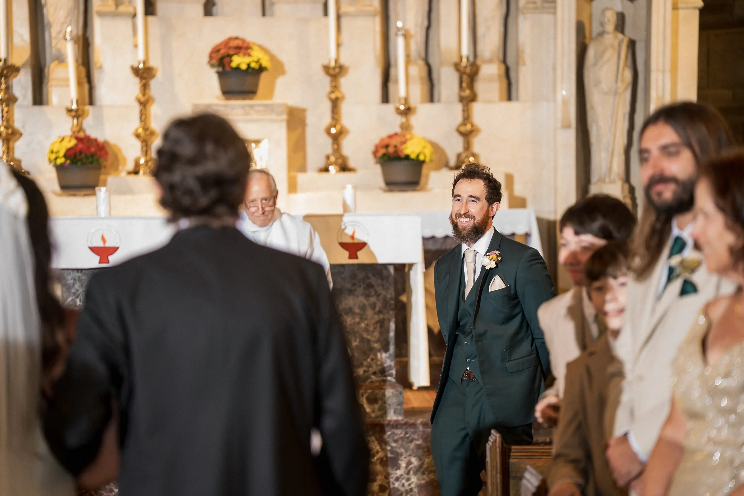 13-groom-sees-bride-walking-down-aisle.jpg
