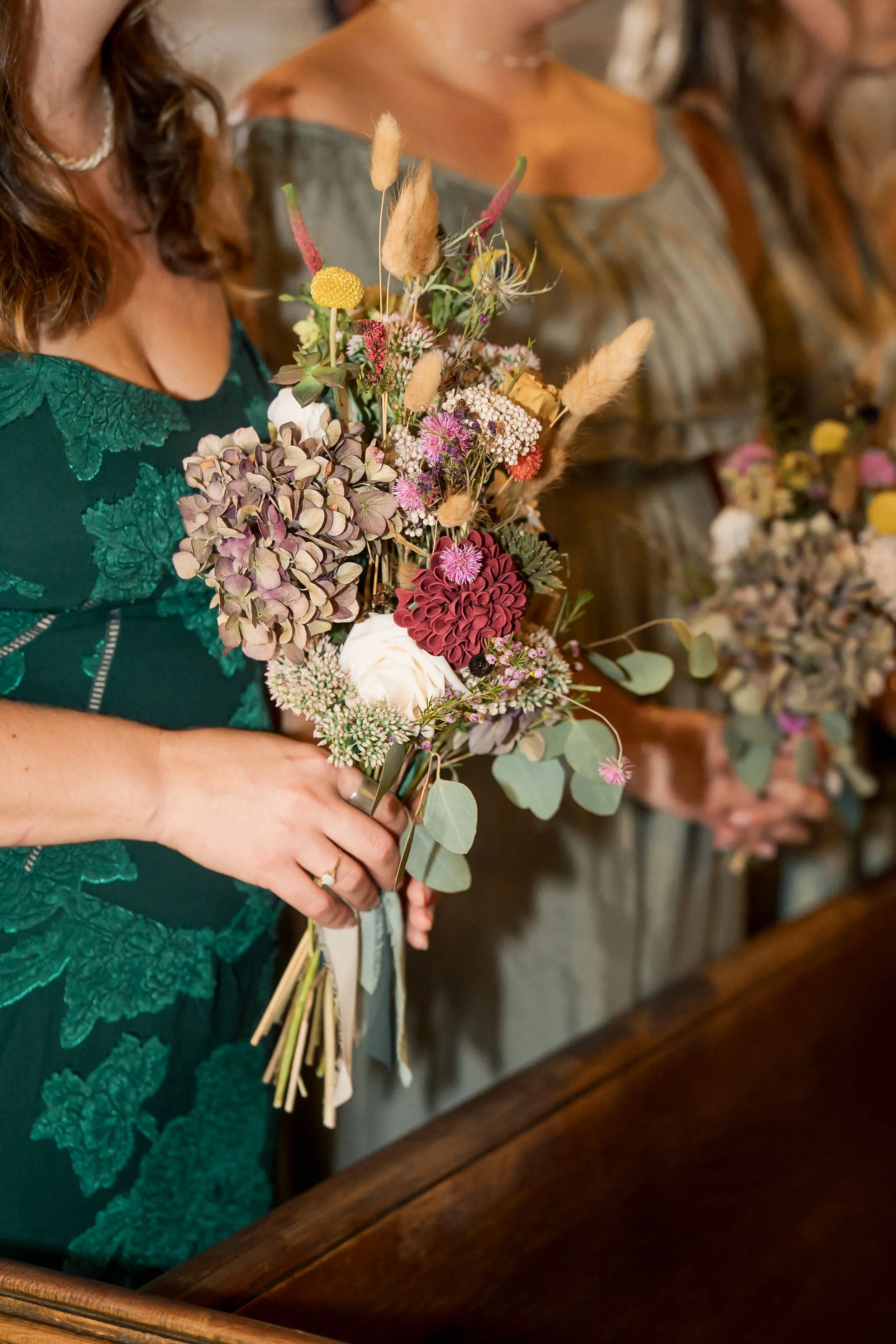 17-whimsical-wedding-bouquets-green-dresses.jpg