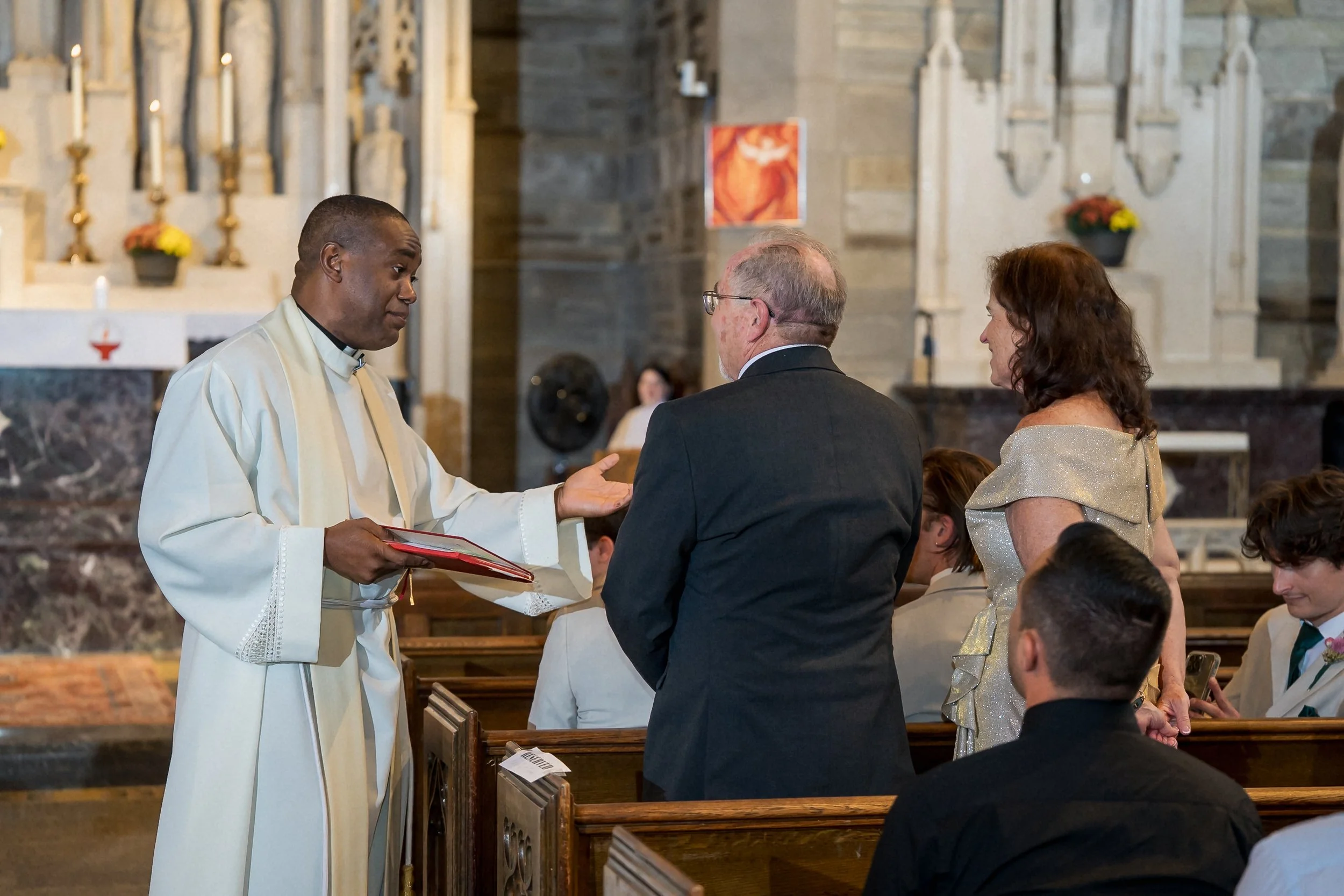 18-priest-welcoming-family-catholic-ceremony.jpg