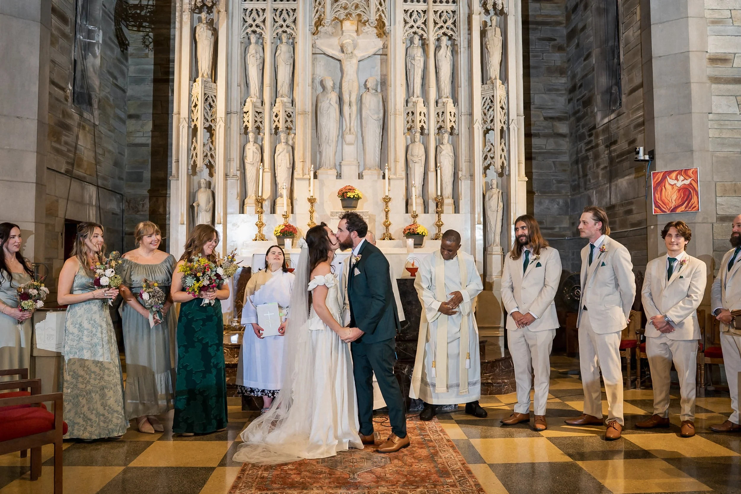 31-first-kiss-holy-cross-catholic-church.jpg