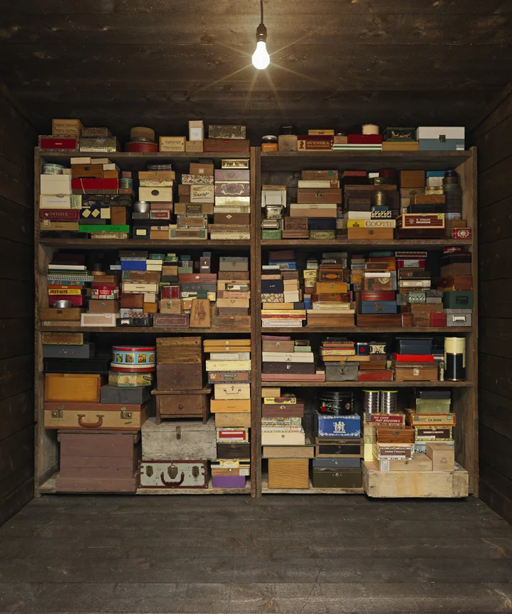 Mark Dion, Memory box, detail, 2016. wood, steel, shelving, various objects 114 x 113 x 125 inches; 289.6 x 287 x 317.5 cm courtesy of the artist and tanya bonakdar Gallery, New York (tbg 17014)