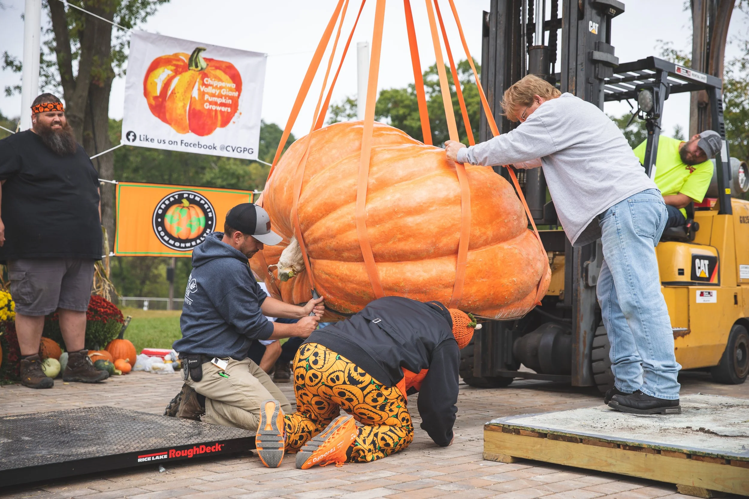 ginromous pumpkin 2021-0593.jpg