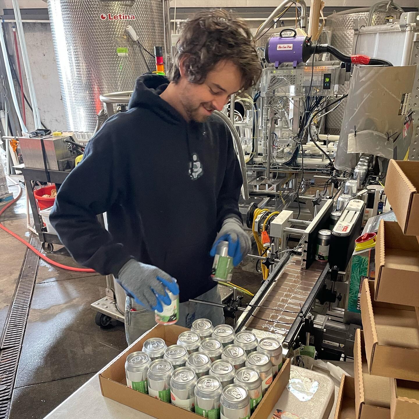 We had a skeleton crew on the canning line this year but managed to get things wrapped up. Thanks for all of the help @colinmaccuish . 2021 Ros&eacute; coming to a shop near you.

#cannedwine #savethecoho #grenaches