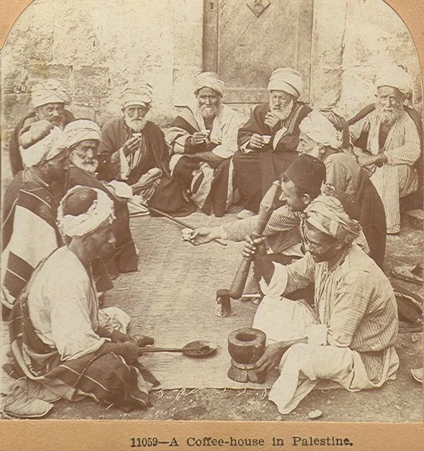 Café na Palestina em 1900. Imagem estereoscópica de Keystone View Company.