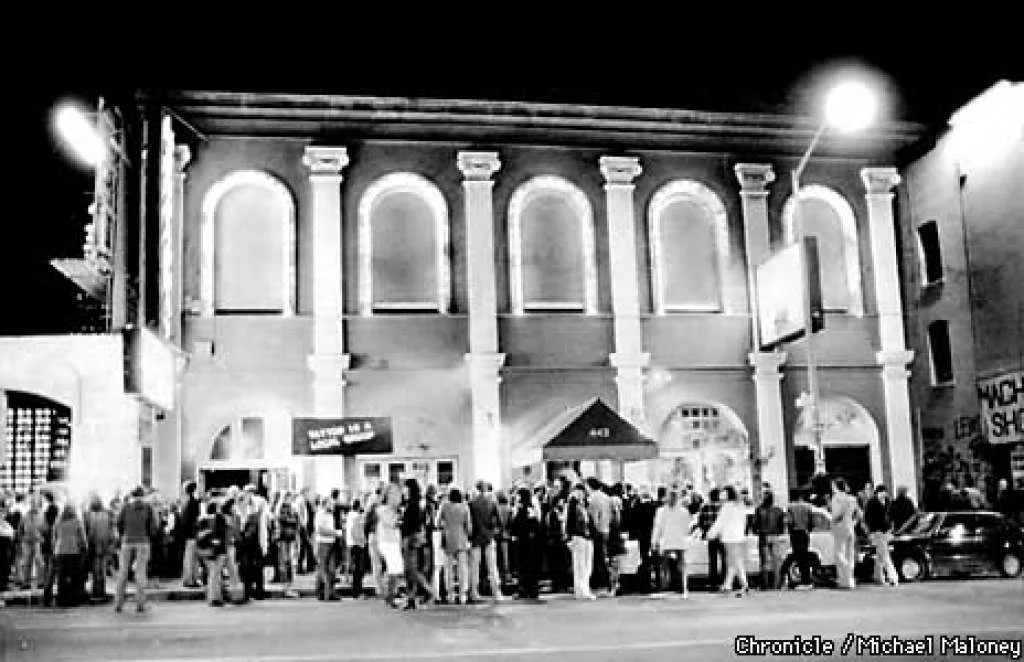 Crowd outside the Mabuhay (SF Chronicle)
