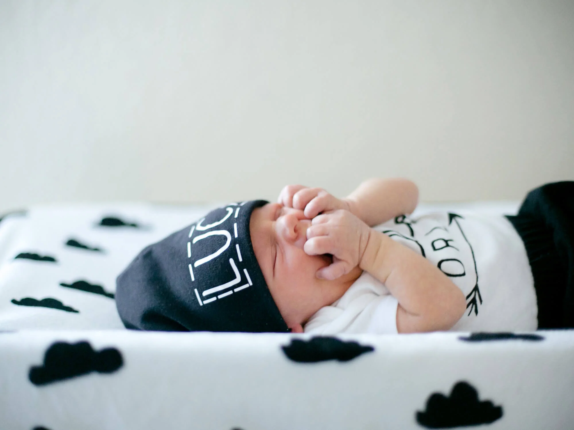 newborn in home portrait lifestyle session-1.jpg