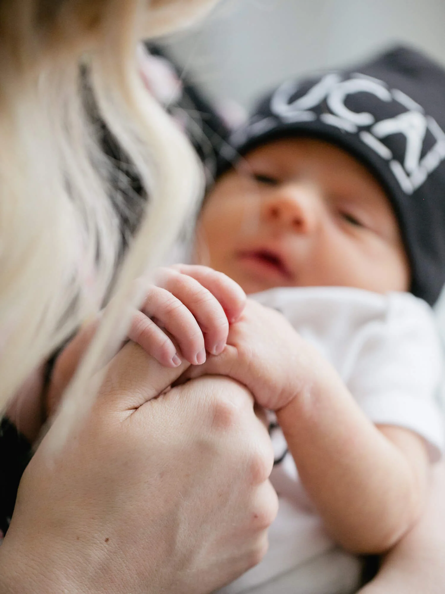 newborn in home portrait lifestyle session-9.jpg