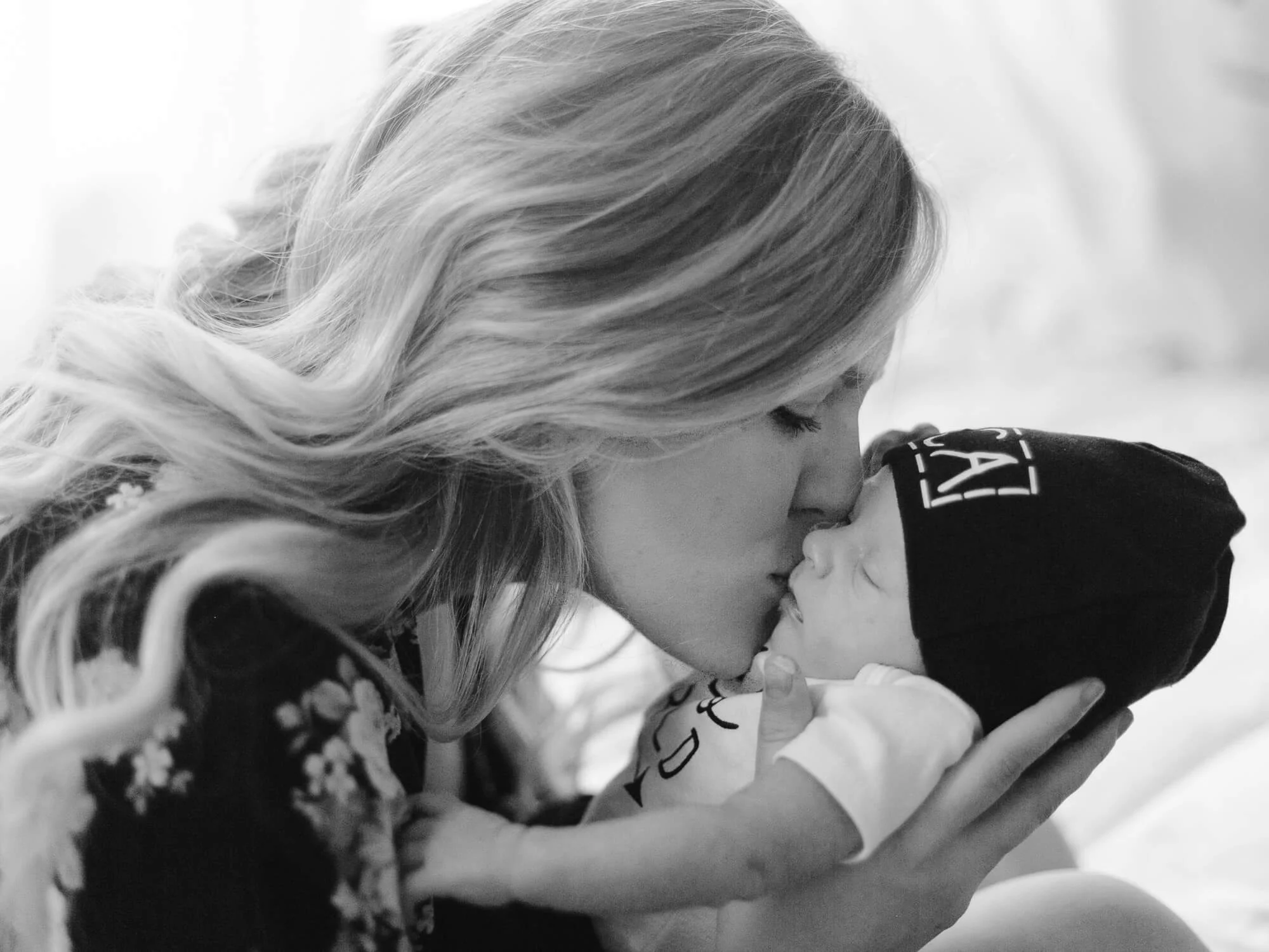 newborn in home portrait lifestyle session-5.jpg