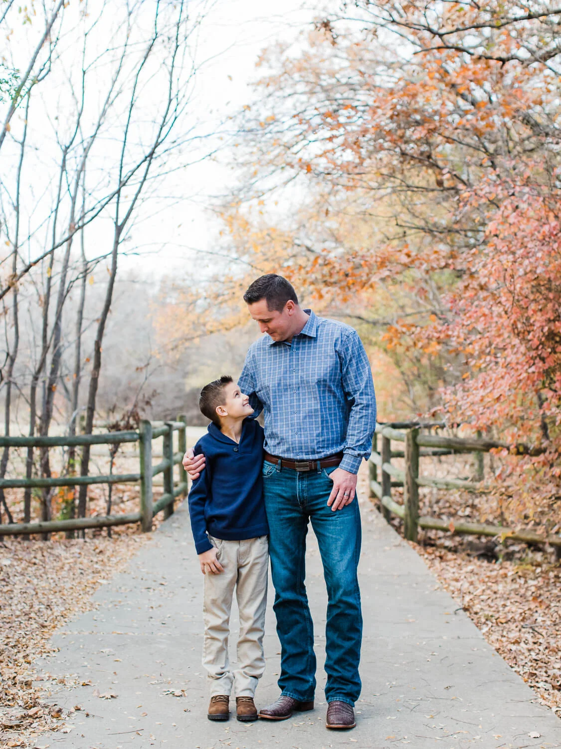 WALKER FAMILY GRAPEVINE TEXAS BEAR CREEK PARK CHRISTMAS MINI SESSION-18.jpg