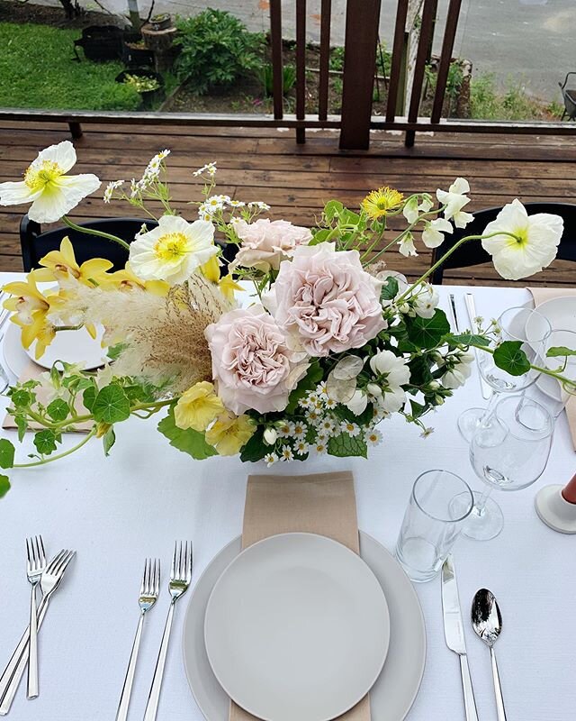 intimate dinner set up for yesterday&rsquo;s elopement 💫✨ featuring Westminster Abbey roses from @eurosafarms , poppies + feverfew from @greenes.farm , sweet peas, nasturtiums, roses, anemones, and mock orange from @busybeefarmandflorals and orchid&