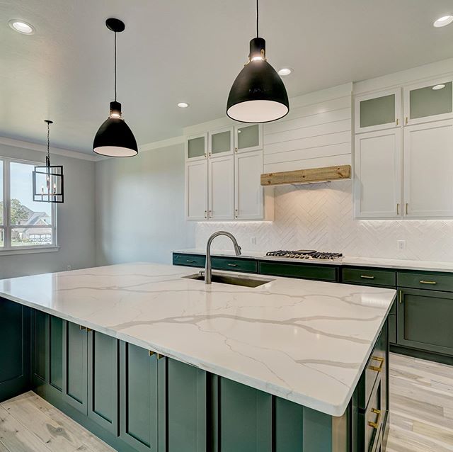 Love the gold and black metals mixed with white quartz countertops!  #bridgewayhomesokc