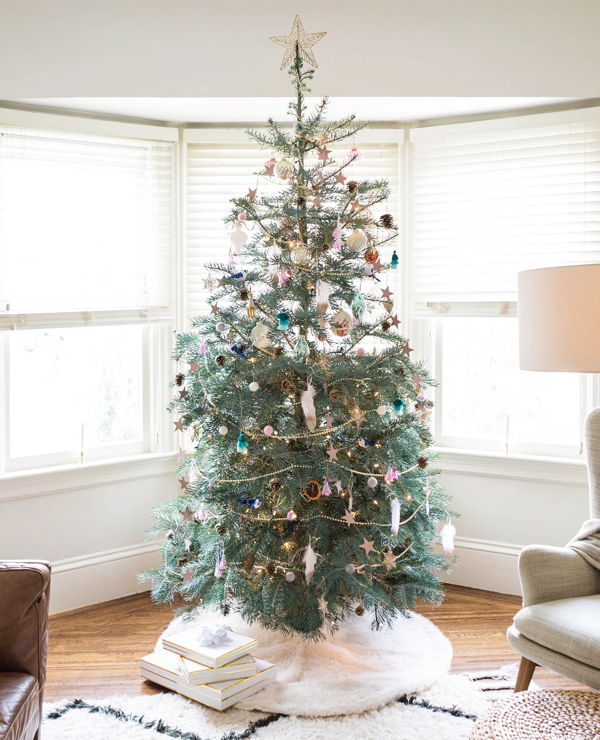 Toddler Safe Ways to Trim your Tree