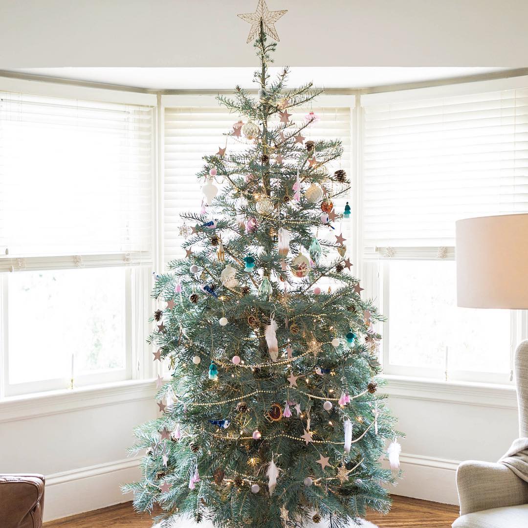 Toddler Safe Ways to Trim your Tree