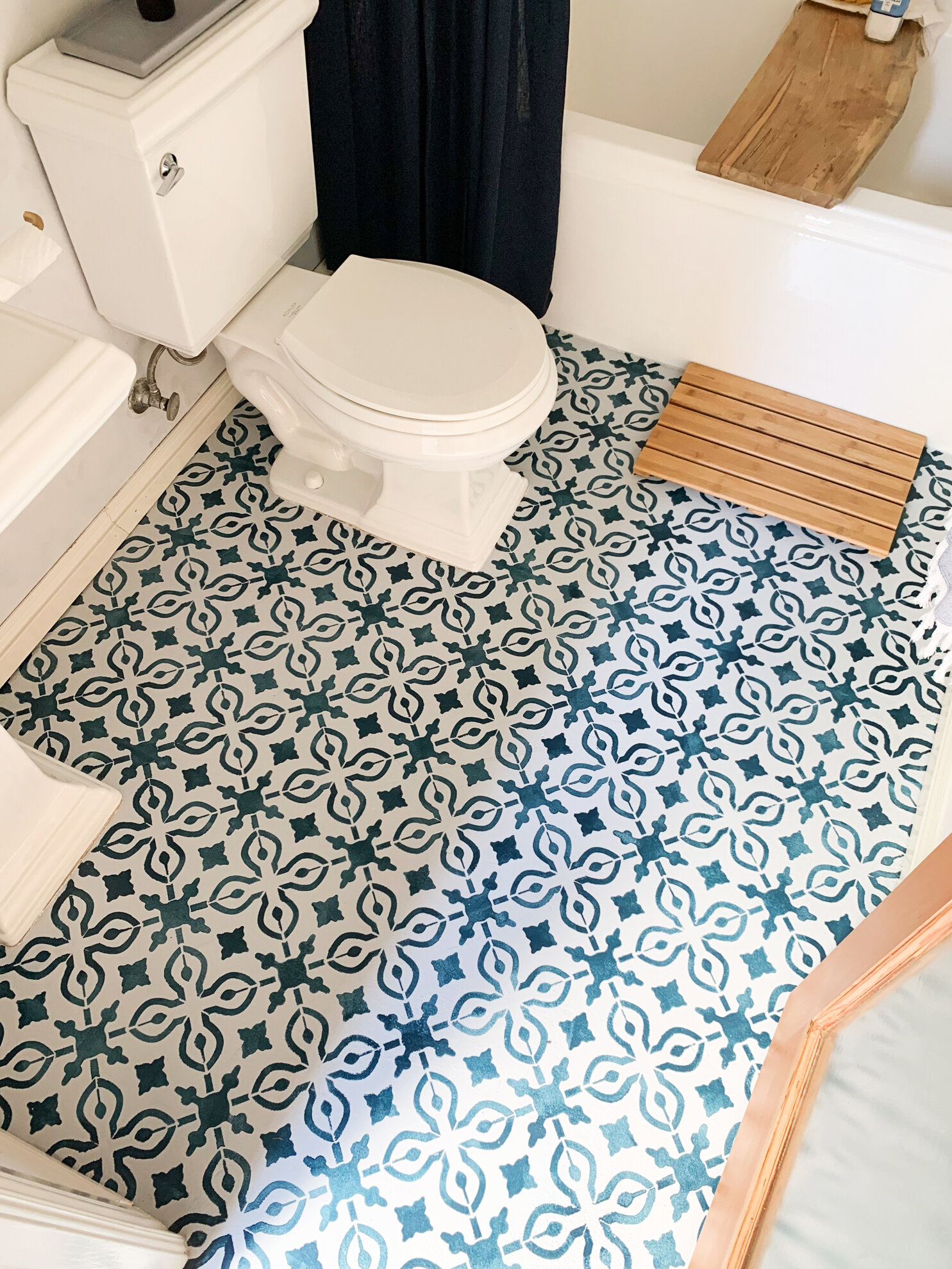  The bold patterened floors create the effect of a statement tile on a budget. 