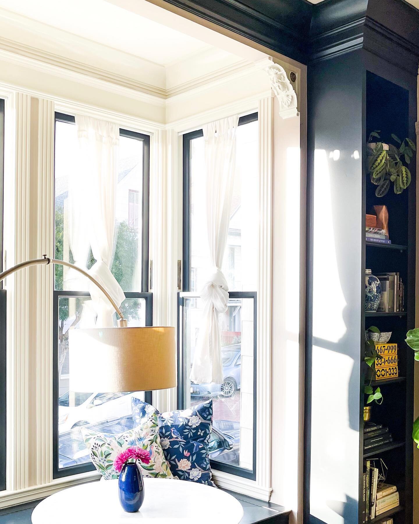 One of the first things I knew I wanted to do with this space was to paint the built-ins black&hellip; but I still lost actual sleep over the decision. 

I just shared ten of my favorite divisive design trends in stories, go vote for the ones you lov